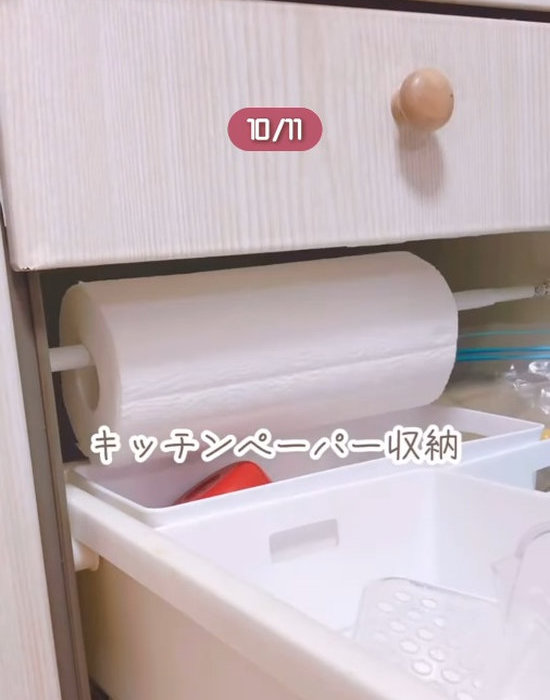 突っ張り棒を使ったキッチンペーパーホルダー