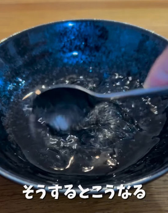 混ぜて加熱しゲル状になったクエン酸と片栗粉と水