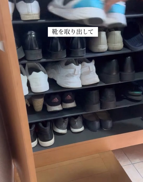 靴がたくさん入った下駄箱