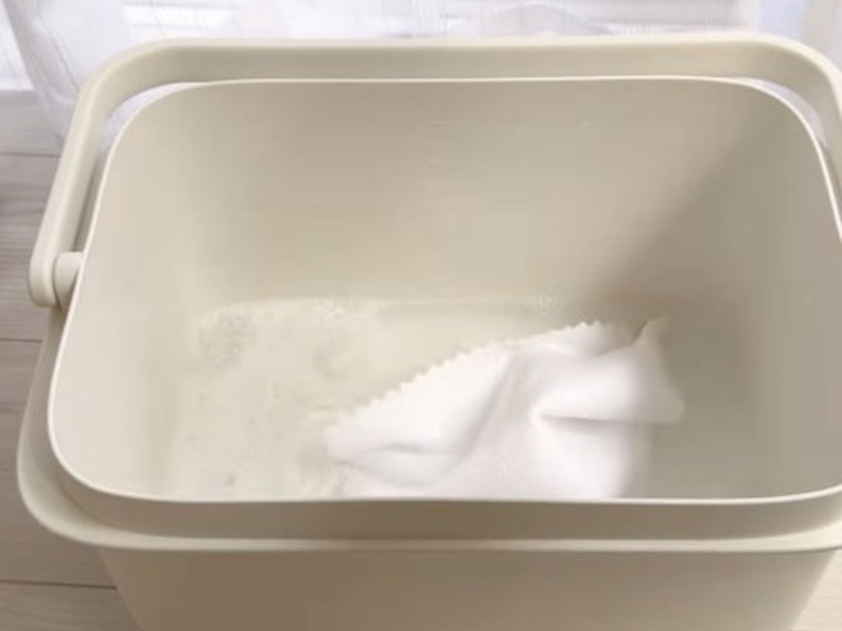カゴに入った水と雑巾