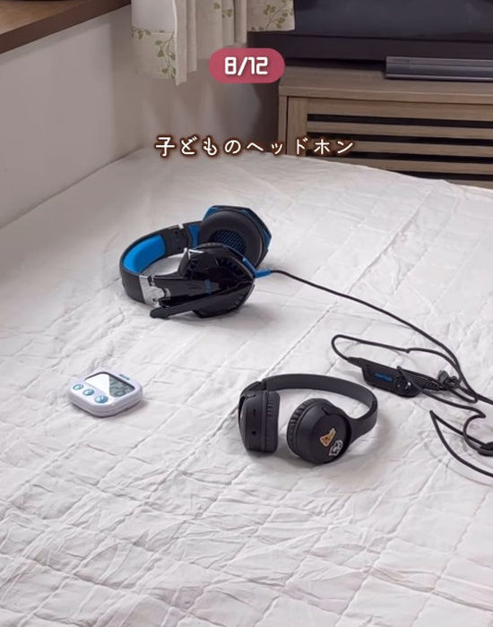 リビングに置かれたヘッドフォン