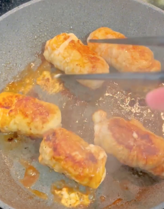 焼き目が付いた豚キムチ