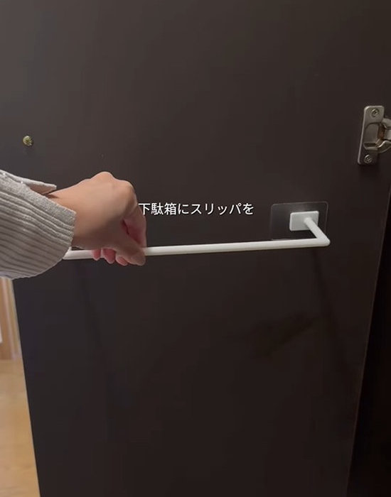 マルチバーを下駄箱の扉裏に貼る人
