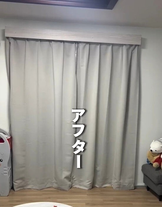 カーテンの上にカーテンボックスを設置した様子