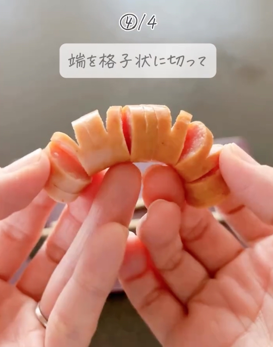 細かく切り込みの入ったウインナー