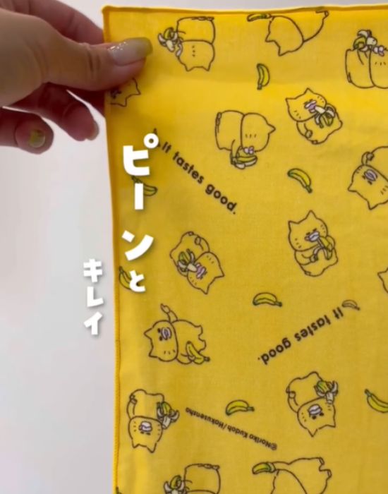 シワが伸びたハンカチ