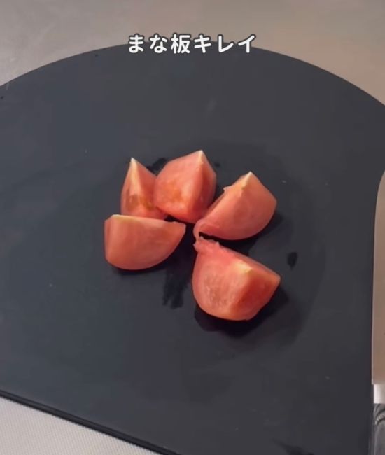 きれいにカットしたトマト