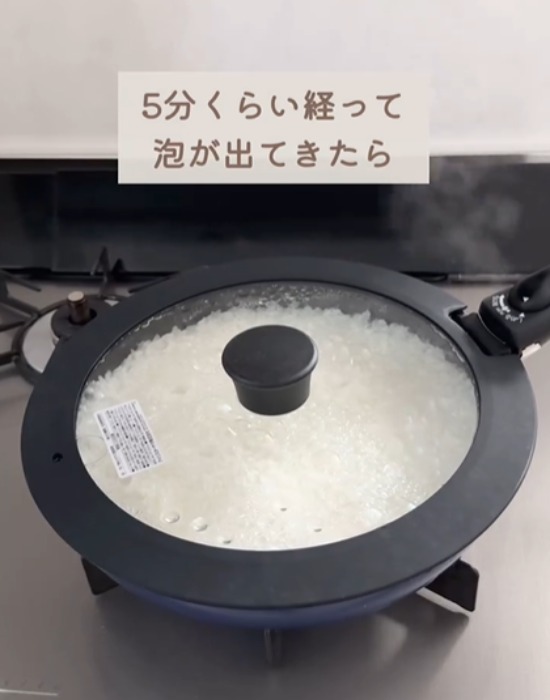 大きな泡が出てきたら強火に戻す