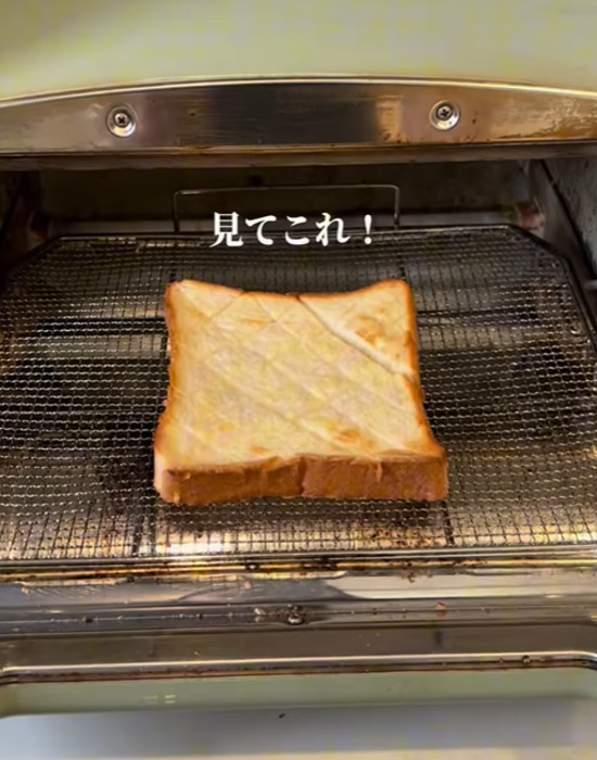 焼き上がったトースト