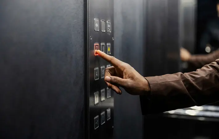 エレベーターでマナーが必要な理由