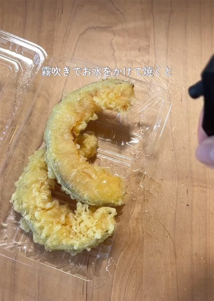 あいこ（aiko_kurashi）さんが紹介した、お惣菜の揚げ物をさらにおいしく食べる方法