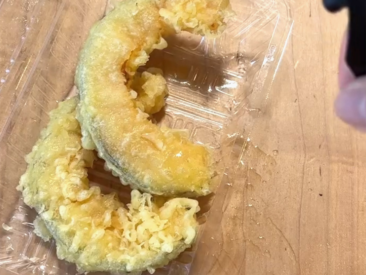 あいこ(aiko_kurashi)さんが紹介した、お惣菜の揚げ物をさらにおいしく食べる方法