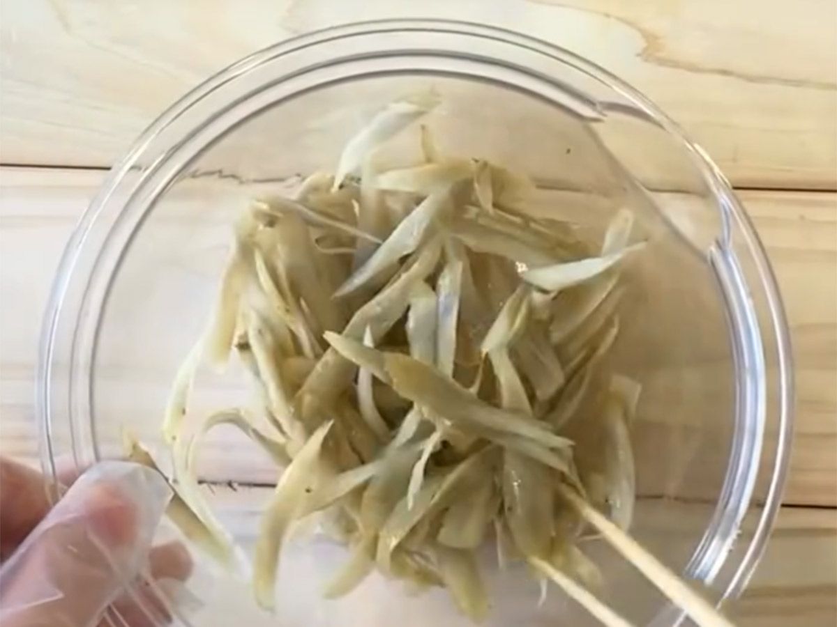 ケンコーマヨネーズが紹介した、『ささがきゴボウのナッツ風味サラダ』