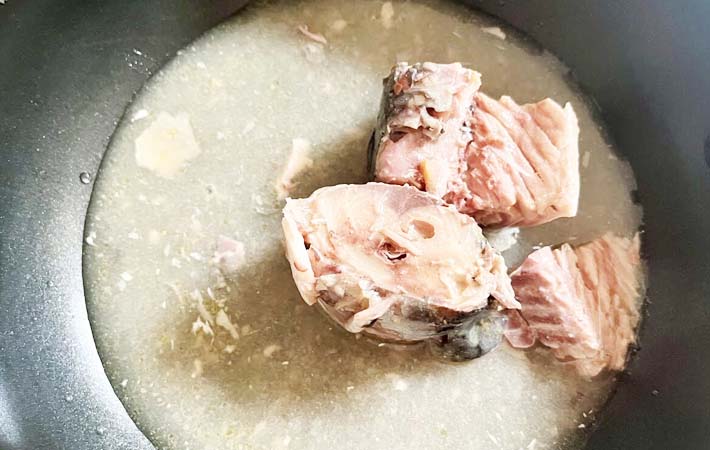 『サバ缶のつけ麵』を作る写真