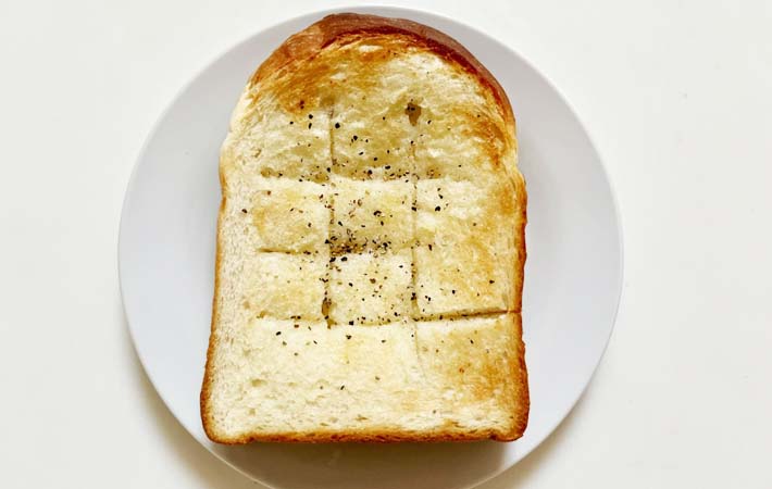 『金の食パンでだし旨ガーリックトースト』の完成写真