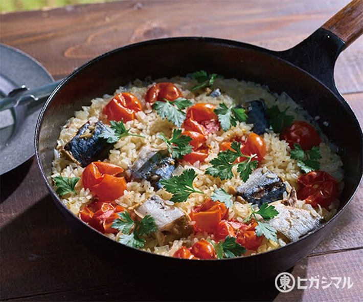 さば缶とミニトマトのパエリアの写真