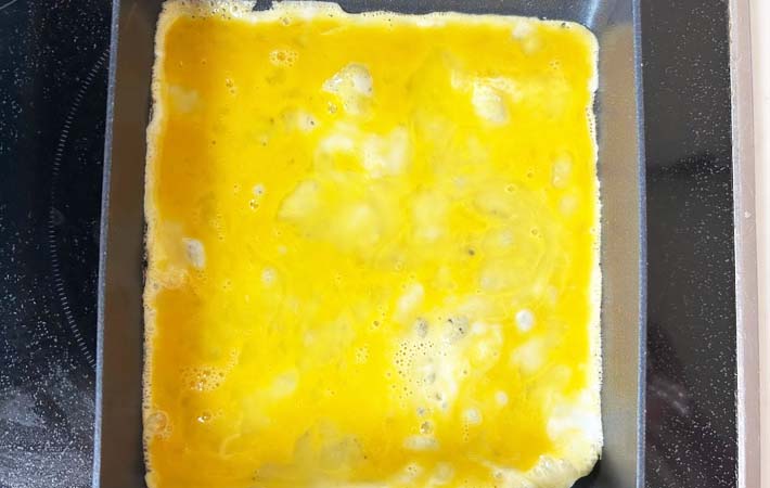 『大葉とチーズ入り卵焼き』を作る写真