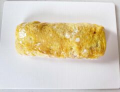 『大葉とチーズ入り卵焼き』を作る写真