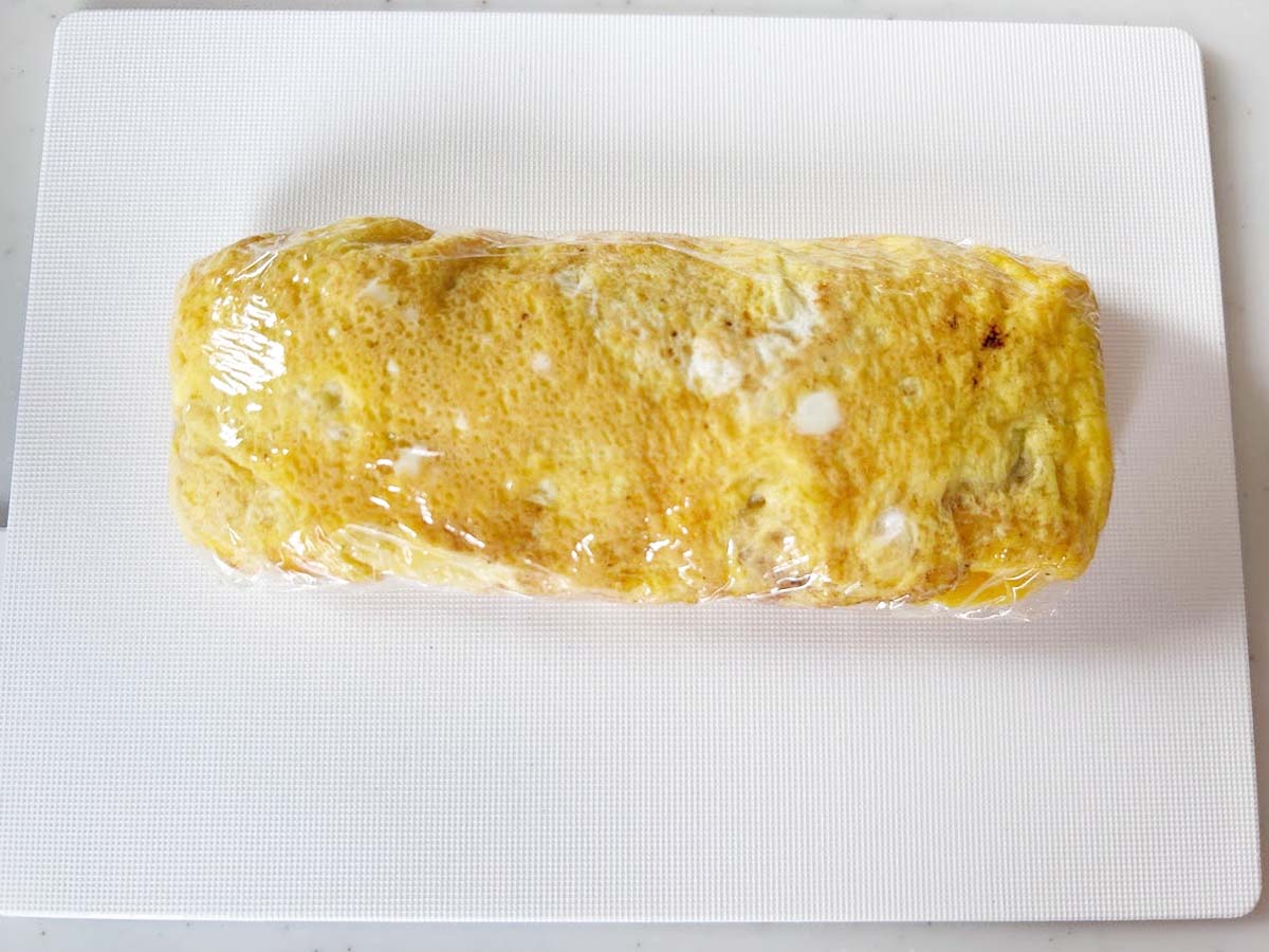 『大葉とチーズ入り卵焼き』を作る写真