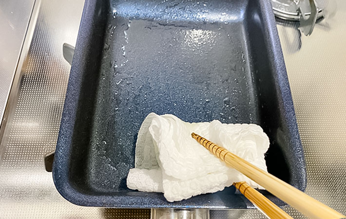 塩こうじ玉子焼きを作る写真