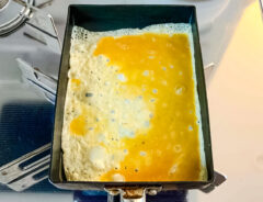 ハチミツ玉子焼きを作る写真