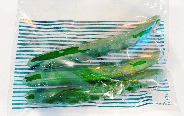 『塩昆布きゅうり』を作る写真