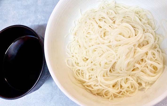 茹でたそうめんの写真