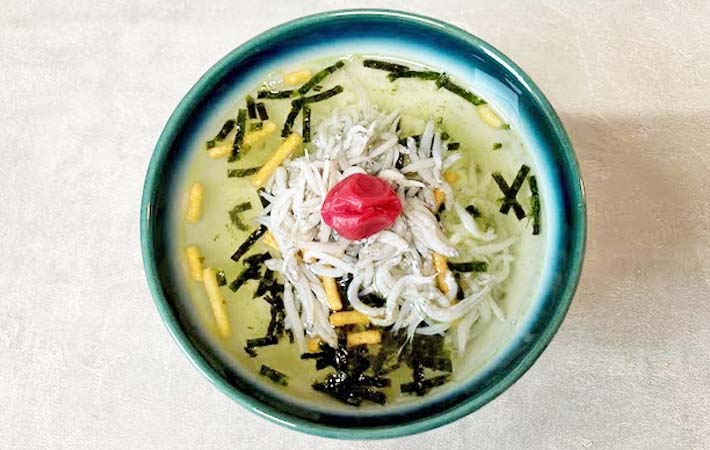 『しらすと梅干の冷やし茶づけ』の完成写真
