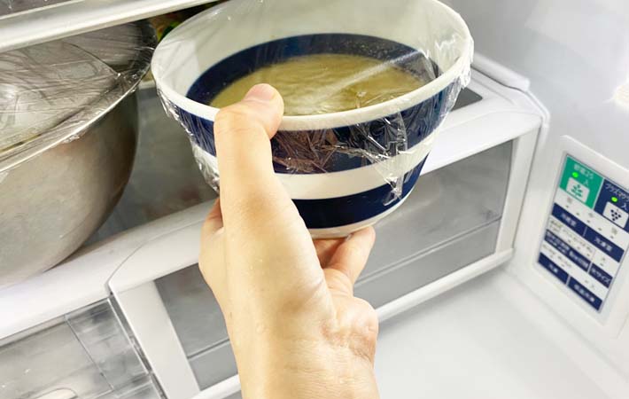 『彩り野菜の鶏だしそうめん』を作る写真