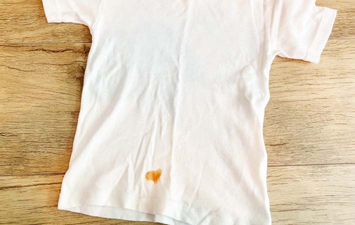 シミの付いたTシャツの写真
