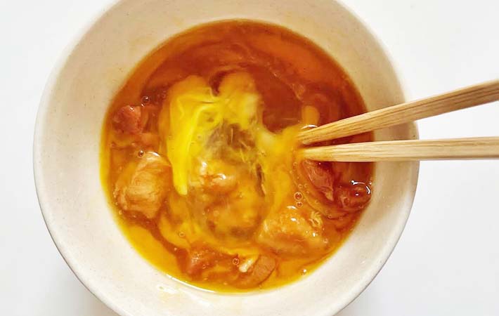 『焼き鳥缶で作る親子丼』を作る写真