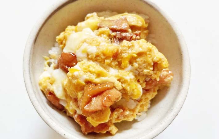『焼き鳥缶で作る親子丼』を作る写真