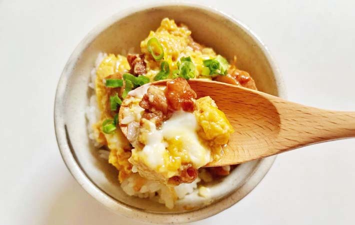 『焼き鳥缶で作る親子丼』の完成写真