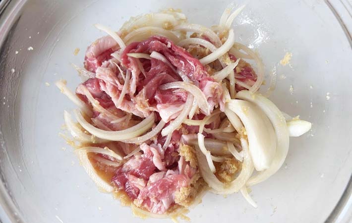 『しょうが焼きのだし炊きご飯』を作る写真