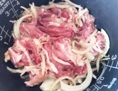 『しょうが焼きのだし炊きご飯』を作る写真
