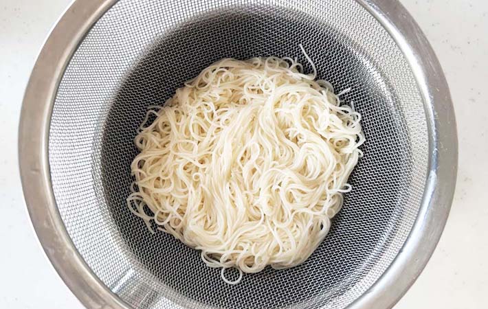 『味噌汁そうめん』を作る写真