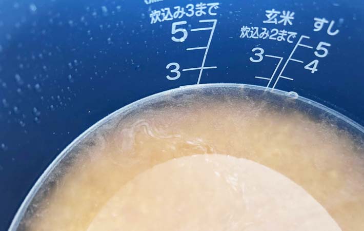『から揚げ炊き込みご飯』を作る写真