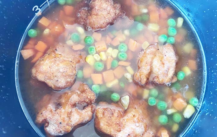『から揚げ炊き込みご飯』を作る写真