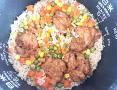『から揚げ炊き込みご飯』を作る写真