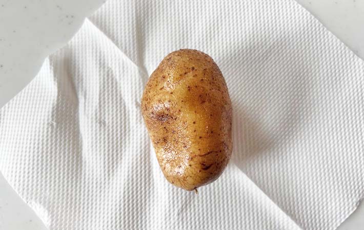 『ポテトサラダが大活躍！カリふわ春巻き』を作る写真