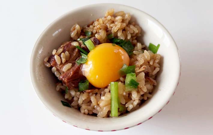 『金の豚角煮とほうじ茶で炊き込みご飯』の完成写真