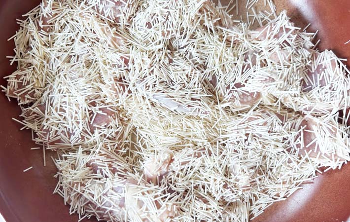 そうめん衣唐揚げを作る写真
