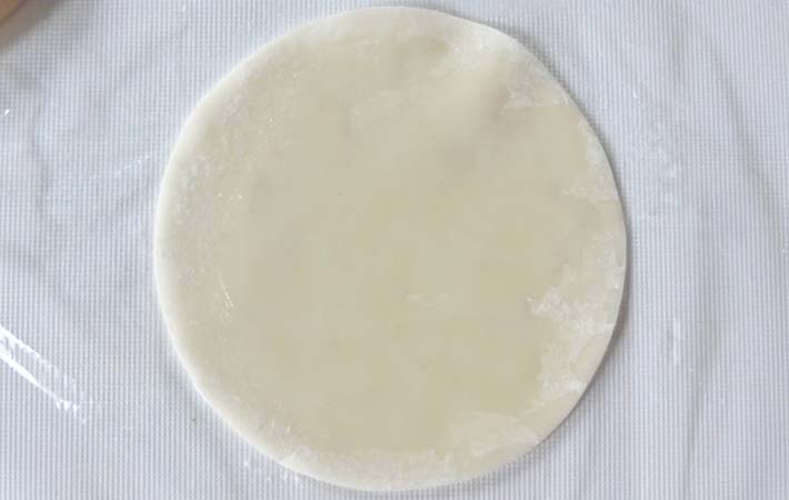 『餃子の皮クッキー』を作る写真