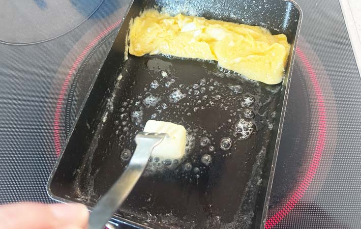 『バター風味の玉子焼き』を作る写真