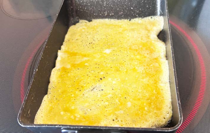 『カレー風味の卵焼き』を作る写真