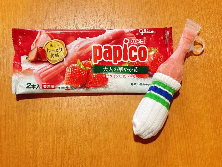 『セーター』を着せた『パピコ 大人の華やか苺』