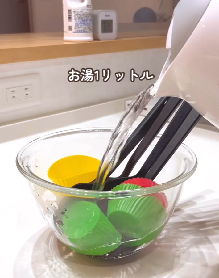 ゆあ（yua_kurashi_）さんが紹介した、シリコン調理器具やタッパーの洗い方