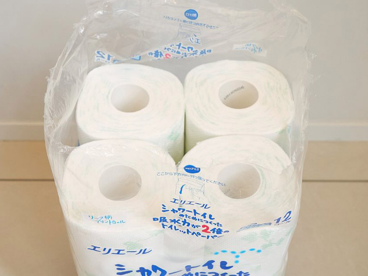 『エリエール』が紹介した、トイレットペーパーをきれいに取り出す方法