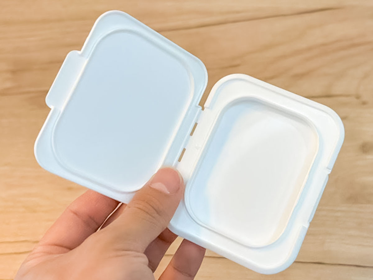 ウェットシートの蓋の使用写真