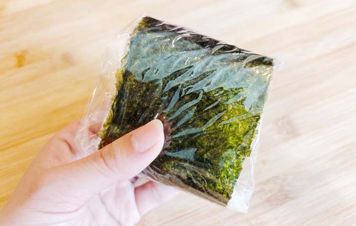 ラップで海苔をパリパリに保つ方法の写真